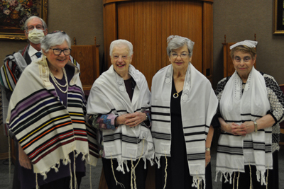 Casey Joseph, Judith Karon, Marcia Mass and Sue Solender with Rabbi Ron Goldberg